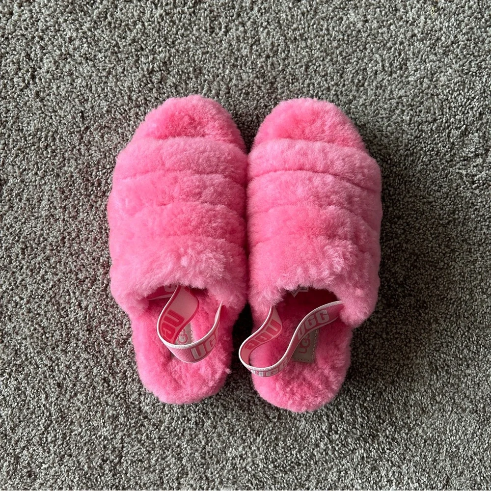 Pink Slipper UGGS - Picture 2 of 3